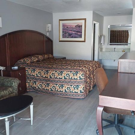 Regency Inn Норко Экстерьер фото